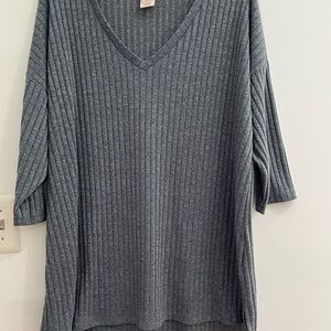 Faded Glory V-Neck Top. 2x. G-7